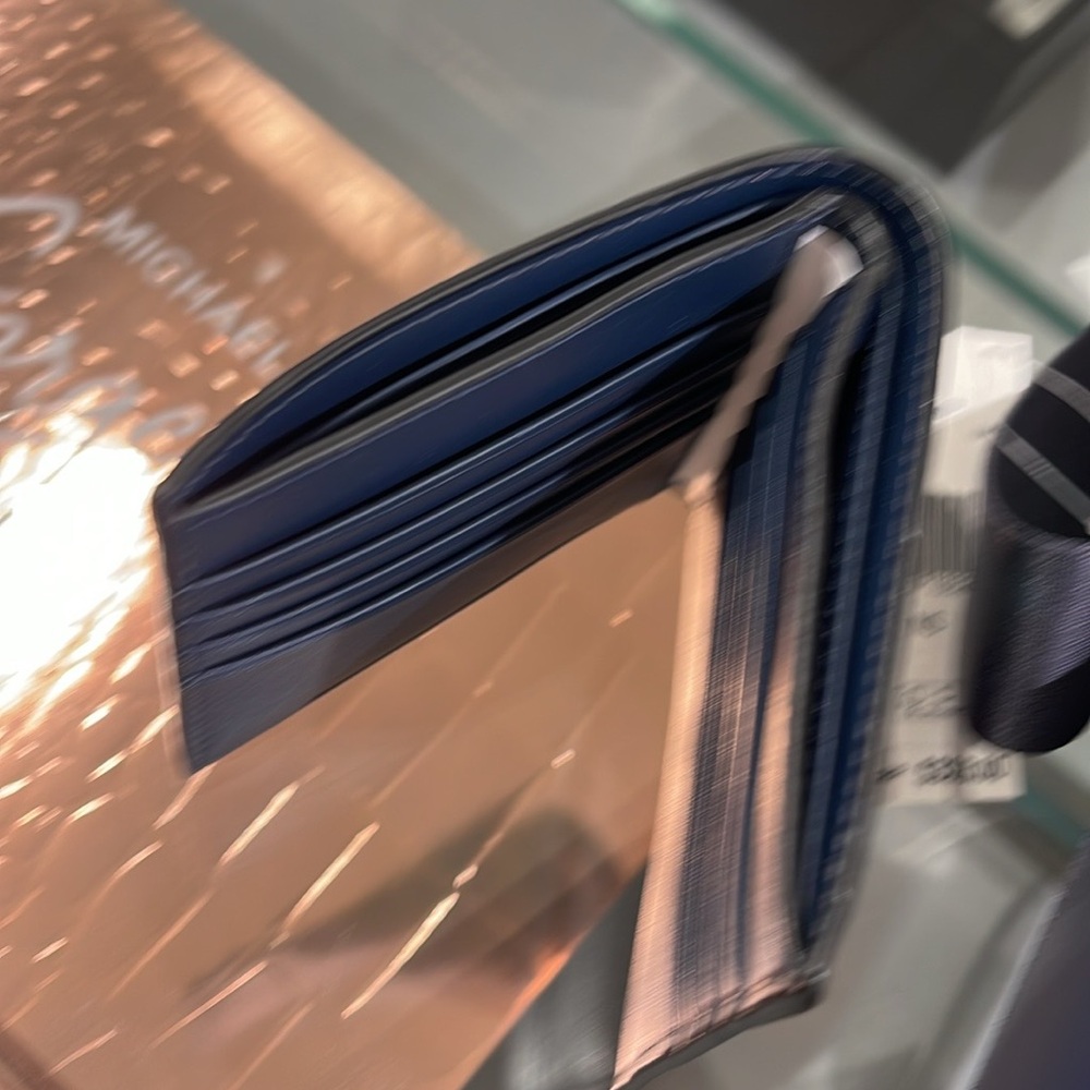 Michael Kors Cooper Billfold Wallet
Navy NWT - Picture 11 of 16